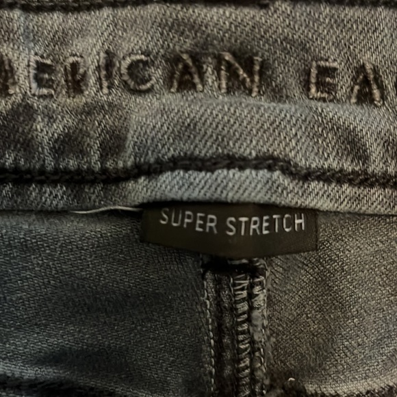 AE Faded Gray High/Mid waist ripped stretchy jeggings. - Picture 2 of 6